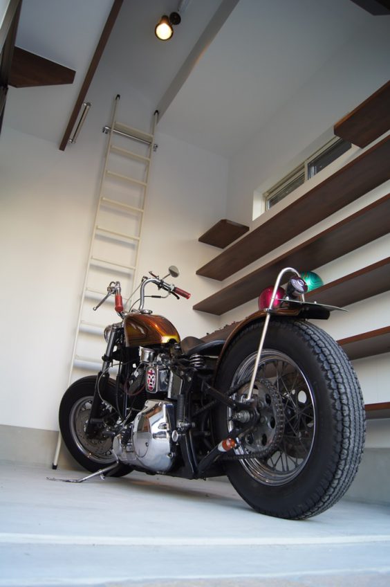 施工事例：バイクガレージ・ロフト付き　真壁工法のお家