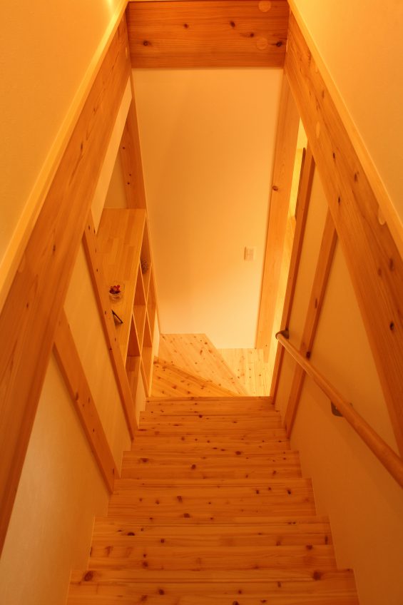 施工事例：階段に飾り棚のあるお家