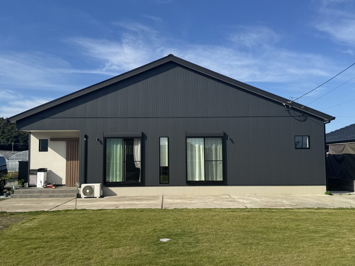 施工事例:木目調の床と折り上げ天井で個性が光るお家