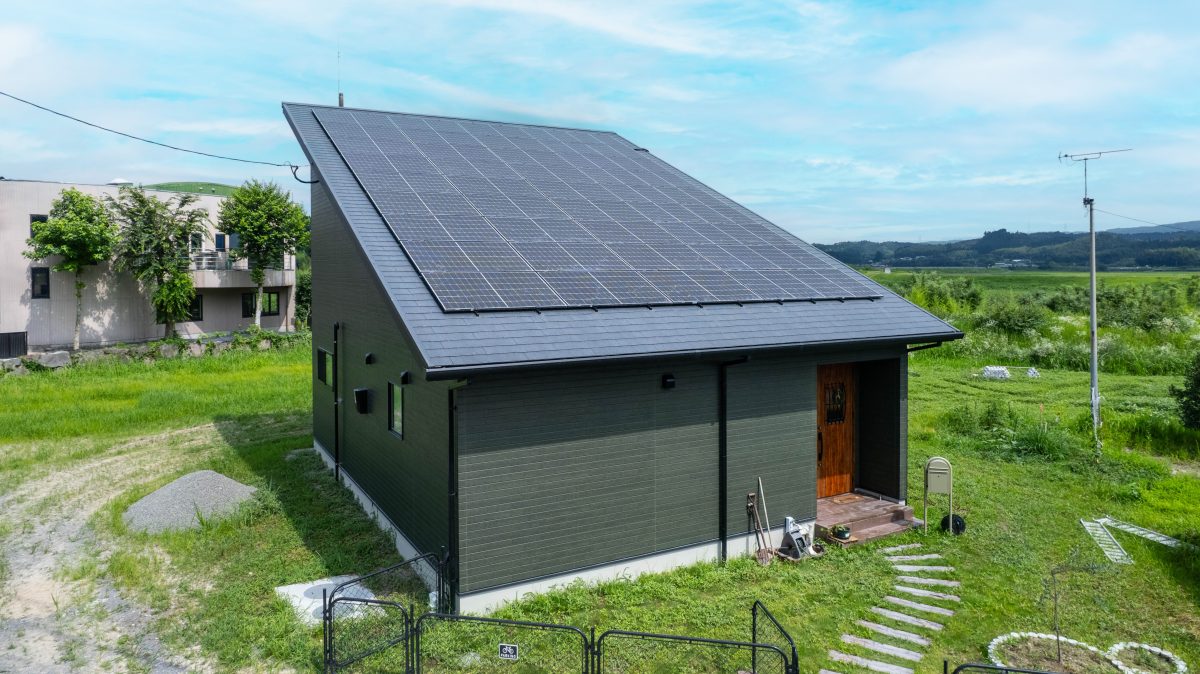 太陽光パネルを搭載しているので、環境にも家計にも<br />
優しい暮らしを叶えてくれます。