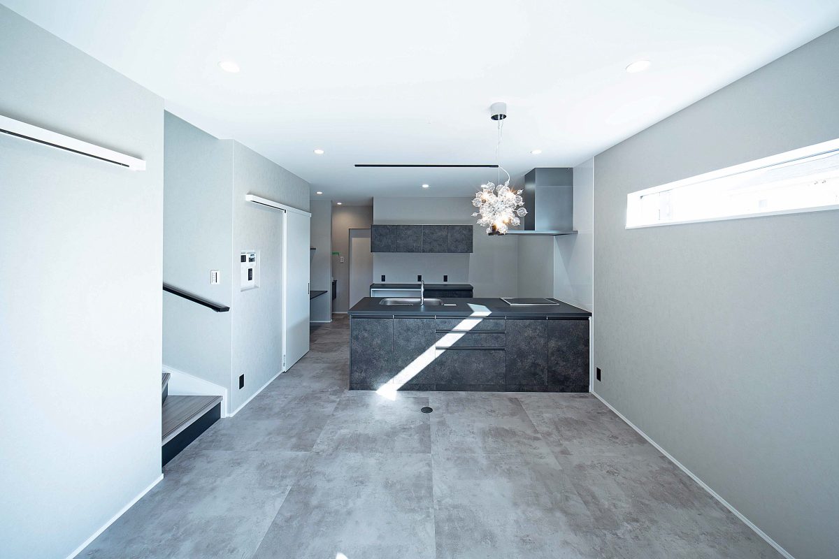 施工事例：上質なグレートーンが彩る、シックで美しいお家