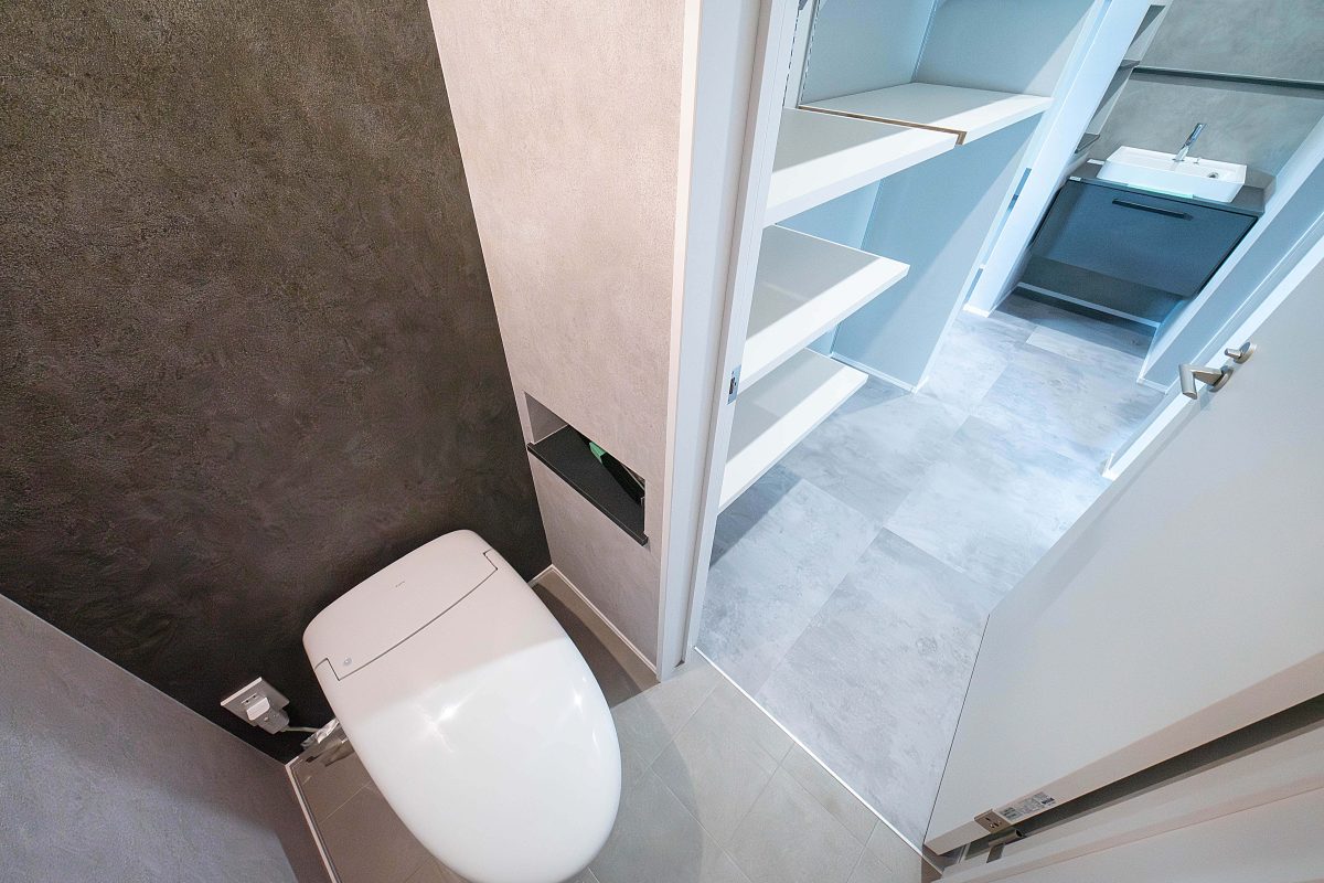 施工事例：上質なグレートーンが彩る、シックで美しいお家