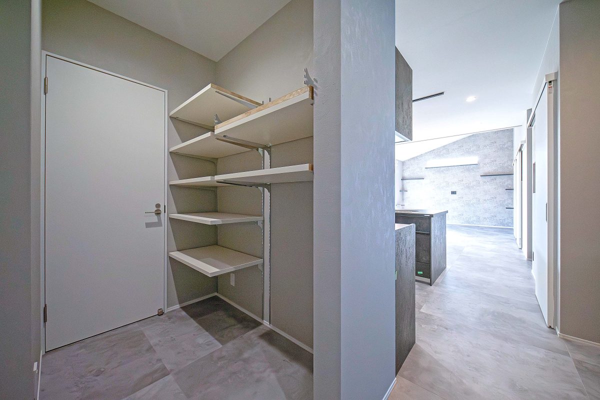 施工事例：上質なグレートーンが彩る、シックで美しいお家