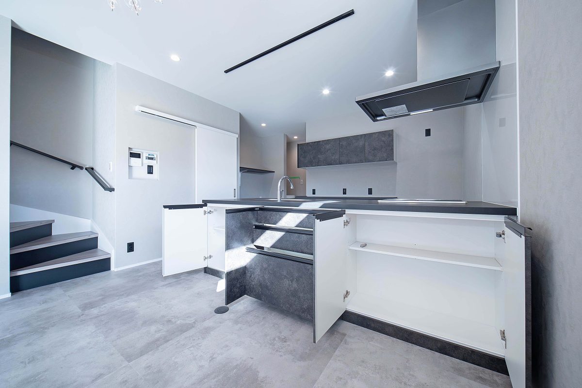 施工事例：上質なグレートーンが彩る、シックで美しいお家