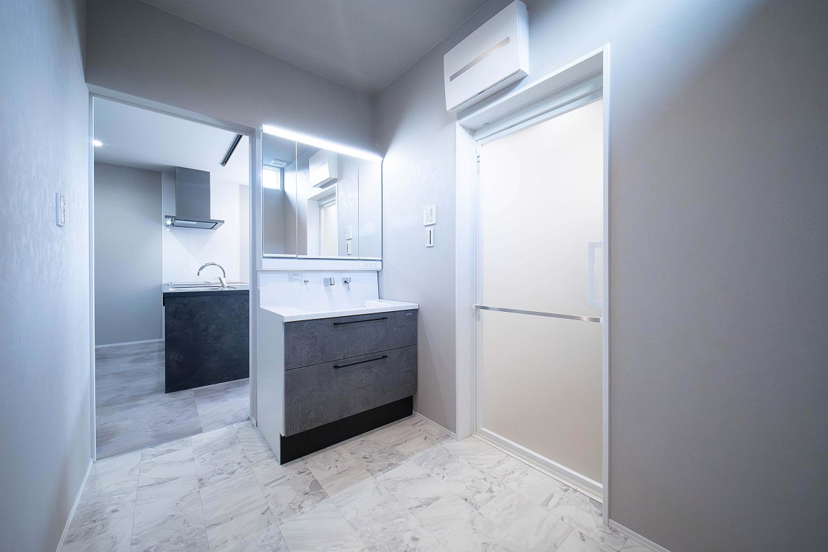 施工事例：上質なグレートーンが彩る、シックで美しいお家