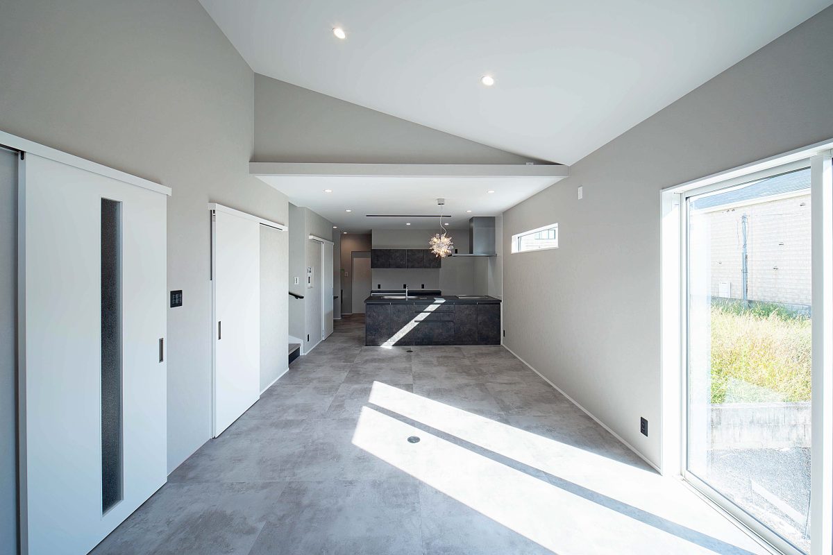 施工事例：上質なグレートーンが彩る、シックで美しいお家