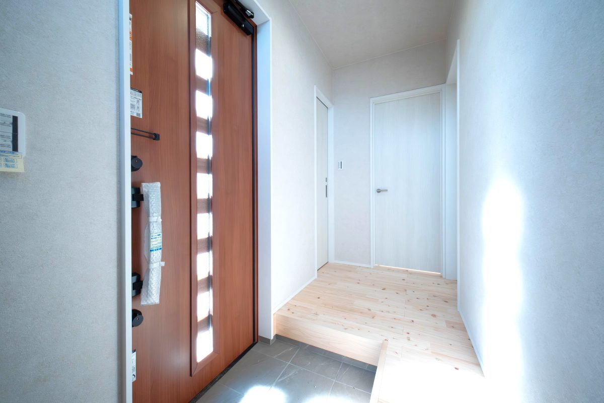 施工事例：白を基調に、アートが映える空間