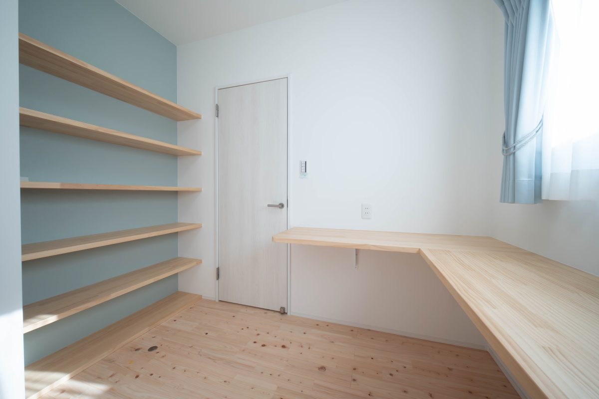 施工事例：白を基調に、アートが映える空間