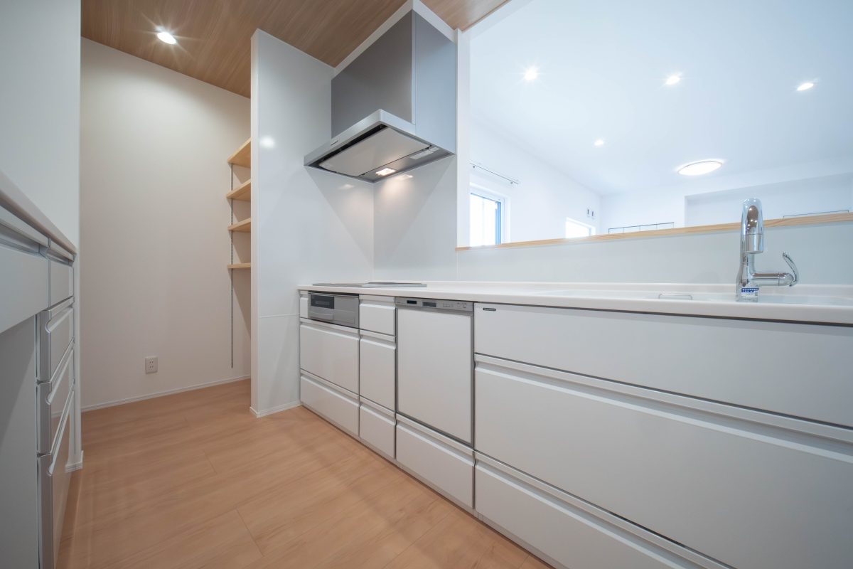 施工事例：白を基調に、アートが映える空間