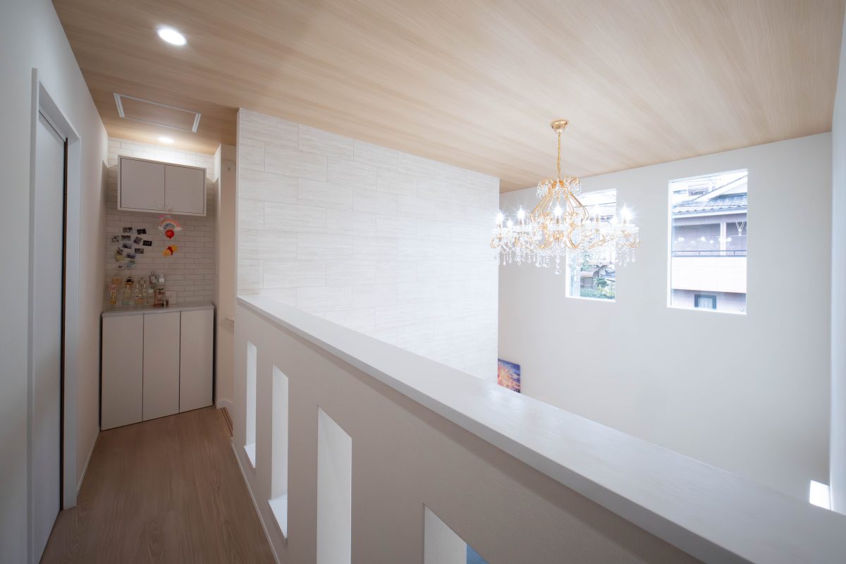 施工事例：日常に華やぎえを添える、シャンデリアのある暮らし