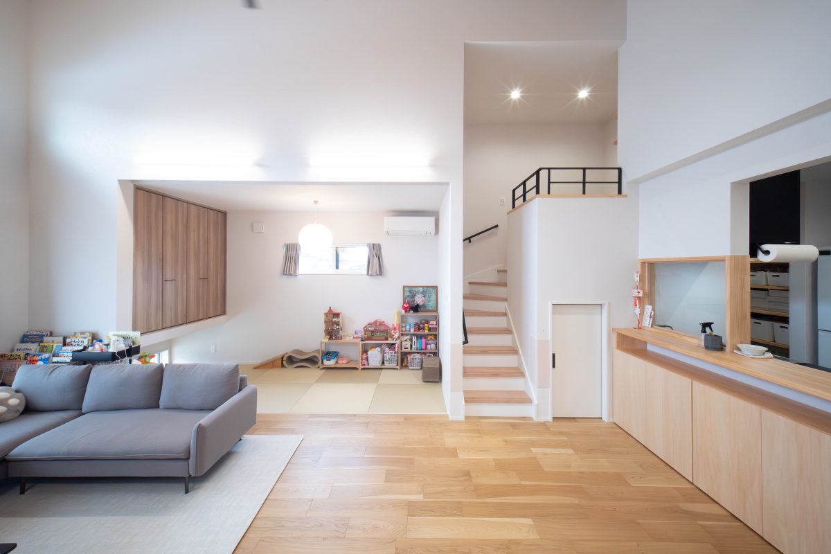 施工事例：光が巡る、吹き抜け×木天井の住まい