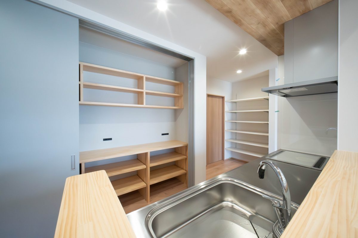 施工事例：勾配天井×ウッドデッキがつながる平屋